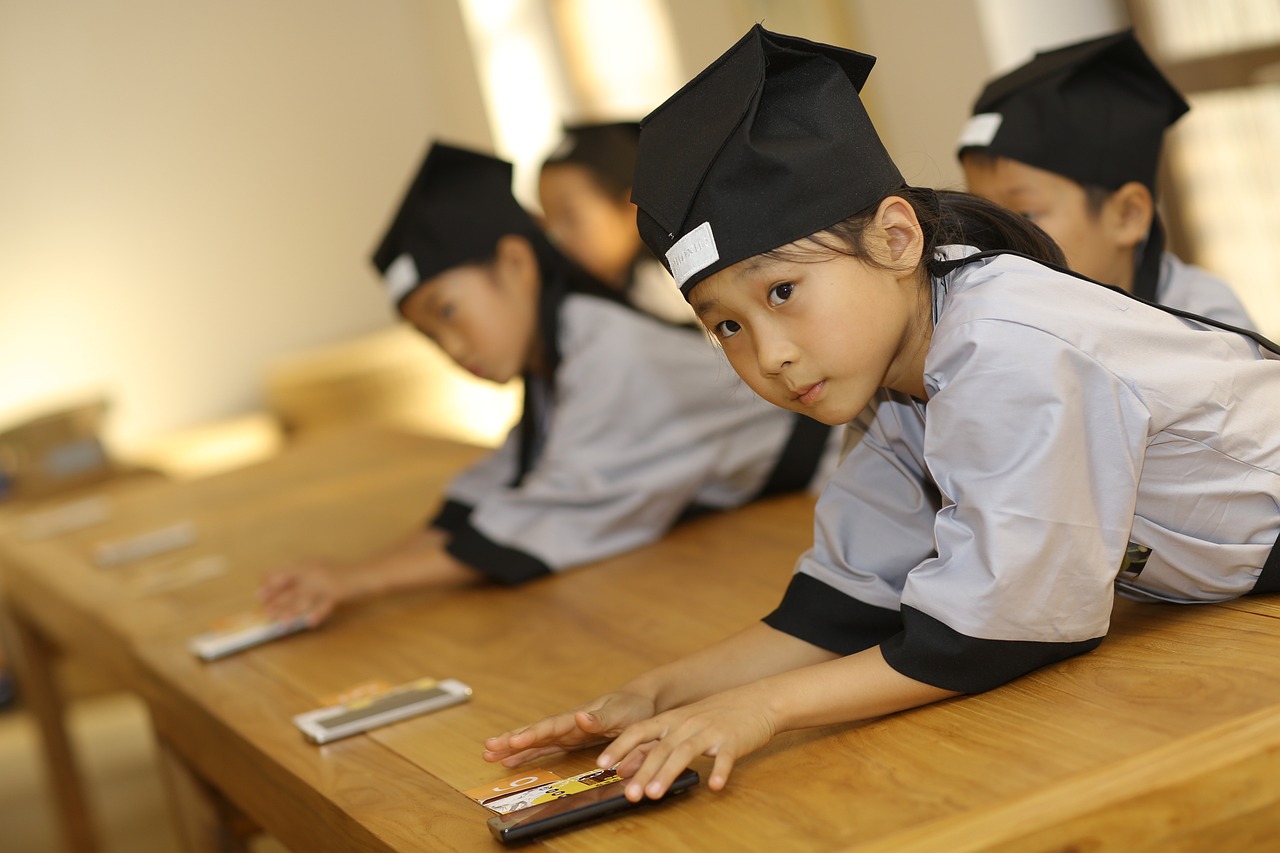 小学初中新教材启用，引领教育变革